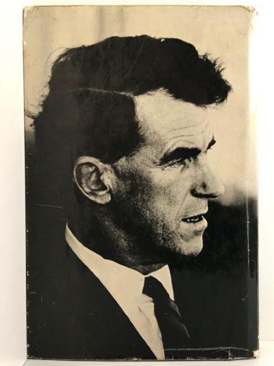 NOTHING VENTURE, NOTHING WIN : the autobiography of Sir Edmund Hillary