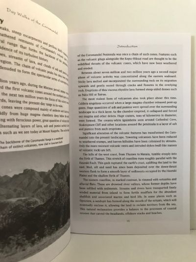 DAY WALKS OF THE COROMANDEL: Over 50 Walks With Maps and Photographs