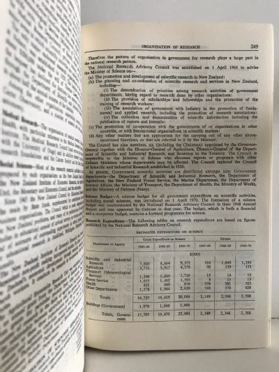 NEW ZEALAND OFFICIAL YEARBOOK 1971: 76th annual edition