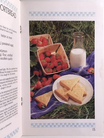 THE GOURMET SHORTBREAD BOOK: Brown Bag Cookie Art