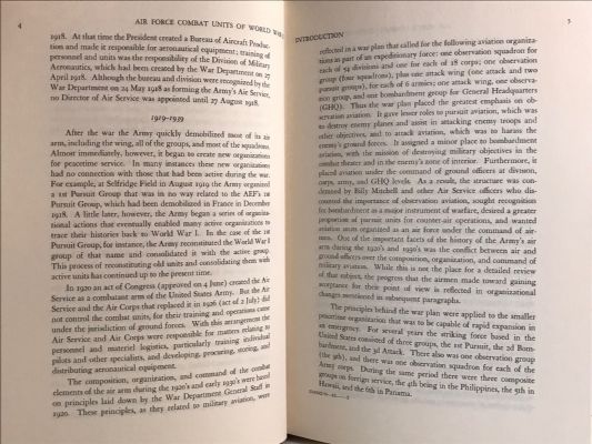 AIR FORCE COMBAT UNITS OF WORLD WAR II: History and Insignia