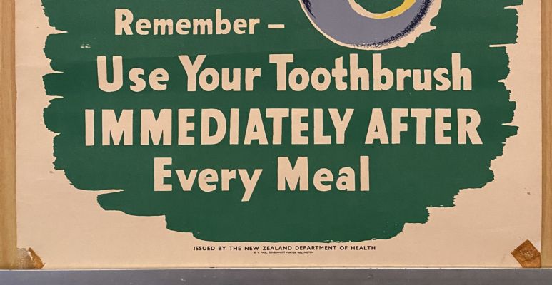 VINTAGE POSTER: New Zealand Department of Health / Use Your Toothbrush