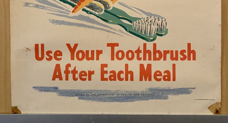 VINTAGE POSTER: New Zealand Department of Health / Use Your Toothbrush