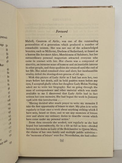 THATCHED WITH GOLD: The Memoirs of Mabell, Countess of Airlie