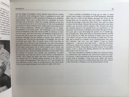 THE UNIVERSITY OF WAIKATO: Twenty-five Years (1964-1989)