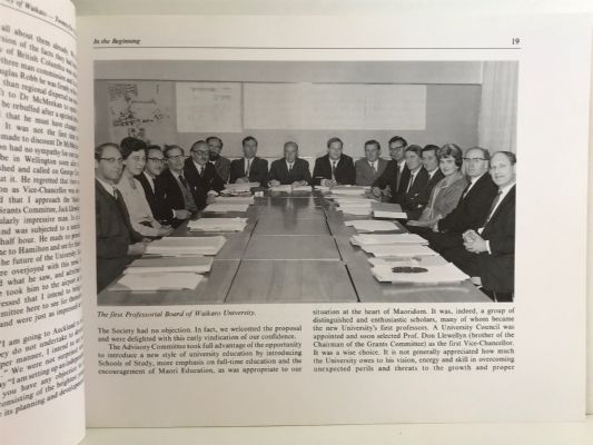 THE UNIVERSITY OF WAIKATO: Twenty-five Years (1964-1989)
