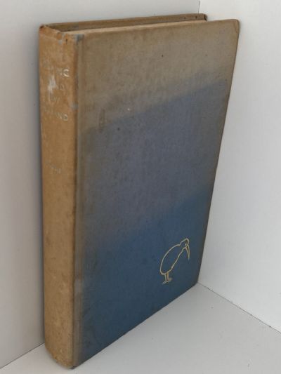 ROAMING AROUND NEW ZEALAND: The Story of a Holiday Trip