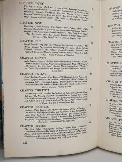 ROAMING AROUND NEW ZEALAND: The Story of a Holiday Trip