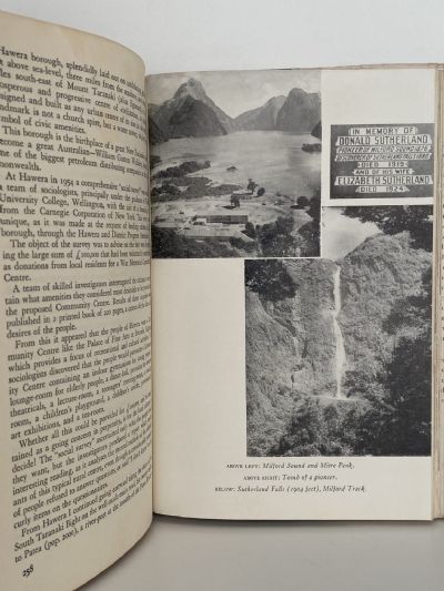 ROAMING AROUND NEW ZEALAND: The Story of a Holiday Trip