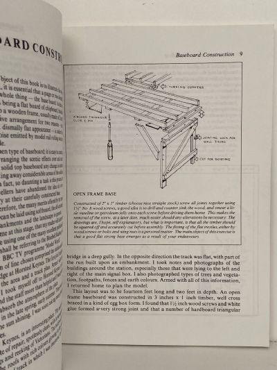 MINIATURE SCENIC MODELLING: For Model Railways and Military Modellers