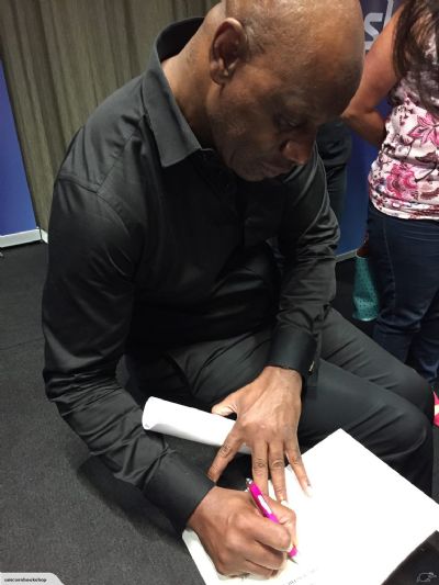Chasing the Dream : Shaun Wallace an autobiography