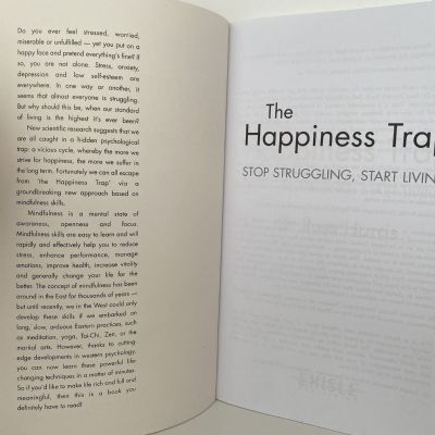 The Happiness Trap : Stop Struggling, Start Living