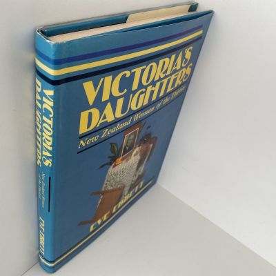 VICTORIA'S DAUGHTERS: New Zealand Women of The Thirties
