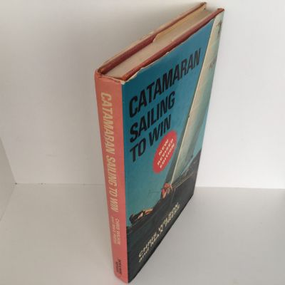 CATAMARAN SAILING TO WIN