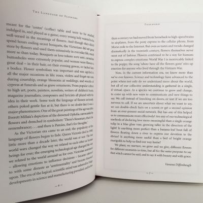 THE LANGUAGE OF FLOWERS GIFT BOOK
