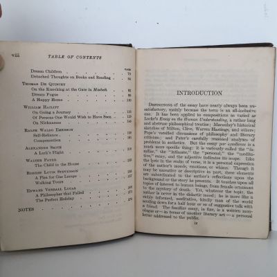 ENGLISH ESSAYS: An anthology of essays from Bacon to Lucas