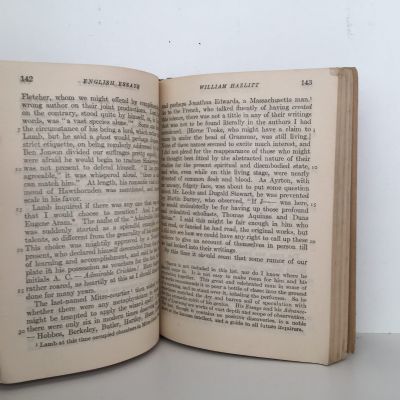 ENGLISH ESSAYS: An anthology of essays from Bacon to Lucas