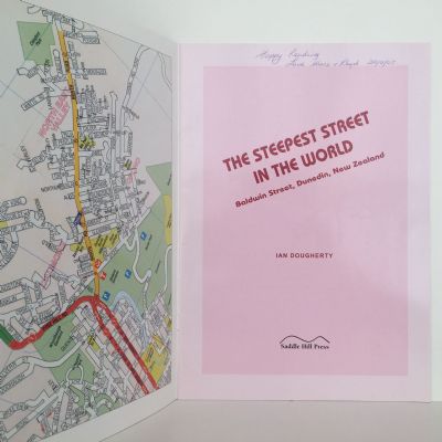 THE STEEPEST STREET IN THE WORLD: Baldwin Street, Dunedin, New Zealand