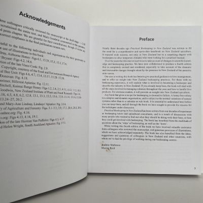 PRACTICAL BEEKEEPING in New Zealand - 4th Edition The Definitive Guide