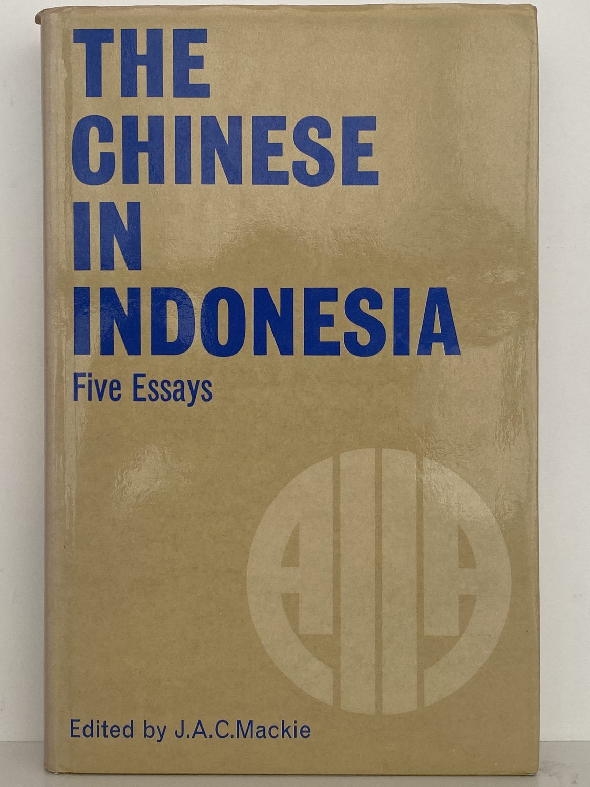 THE CHINESE IN INDONESIA: Five Essays