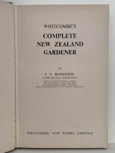 THE COMPLETE NEW ZEALAND GARDENER