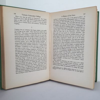 Victoria University College : An essay towards a history