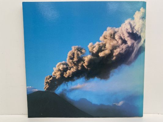 VOLCANOES OF THE SOUTH WIND: A Field Guide To Tongariro National Park
