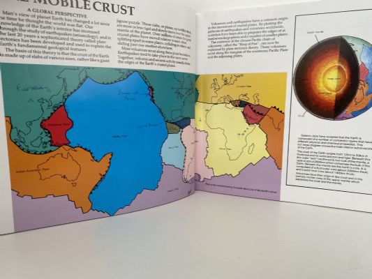 VOLCANOES OF THE SOUTH WIND: A Field Guide To Tongariro National Park