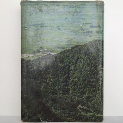 BETWEEN THE RIVER AND THE HILLS: Waikato County Council, 1876-1976