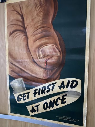 VINTAGE POSTER: New Zealand Department of Health / Labour - First Aid