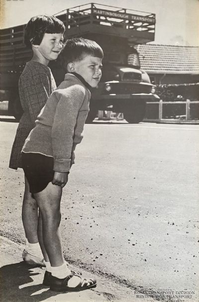 VINTAGE POSTER: Ministry of Transport / Children's Road Safety 1968 