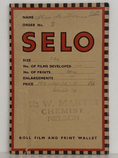 OLD PHOTO / NEGATIVE WALLET: Selo Film. R.W. Martin Chemist, Nelson 1940