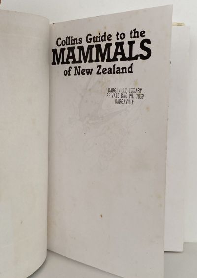 MAMMALS OF NEW ZEALAND: A complete guide to all species of land and marine mammals