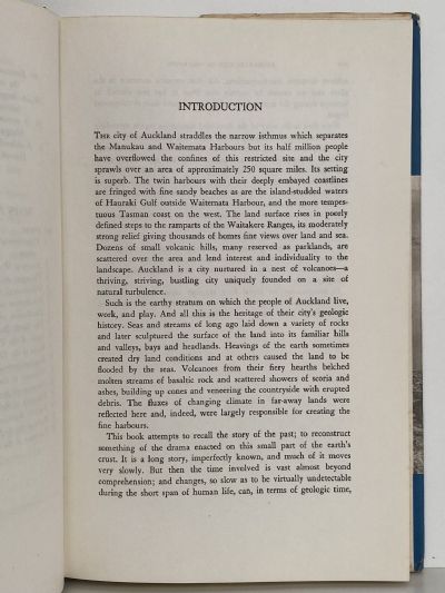 CITY OF VOLCANOES: A Geology of Auckland