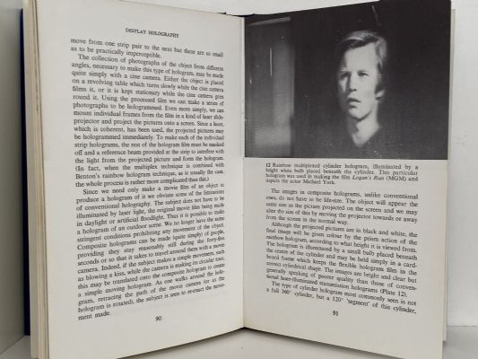 UNDERSTANDING HOLOGRAPHY