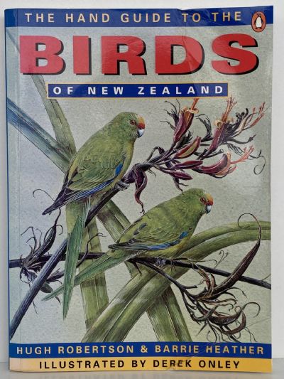 BIRDS OF NEW ZEALAND: The Hand Guide