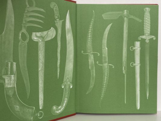 KNIVES, DAGGERS & BAYONETS: The Illustrated Encyclopedia of