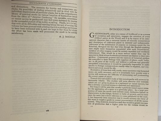 SANDER'S ENCYLOPAEDIA OF GARDENING - De Lux Illustrated edition