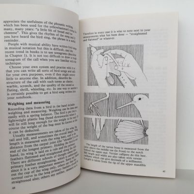 THE NEW ZEALAND BIRDWATCHERS' HANDBOOK
