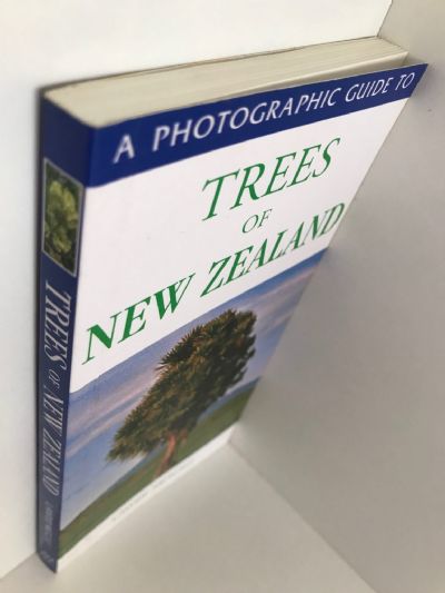 TREES OF NEW ZEALAND: A Photographic Guide