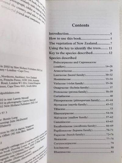 TREES OF NEW ZEALAND: A Photographic Guide